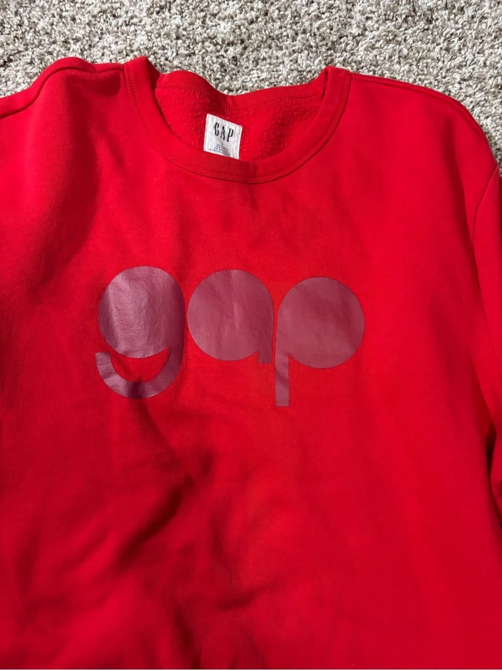 GAP bold red